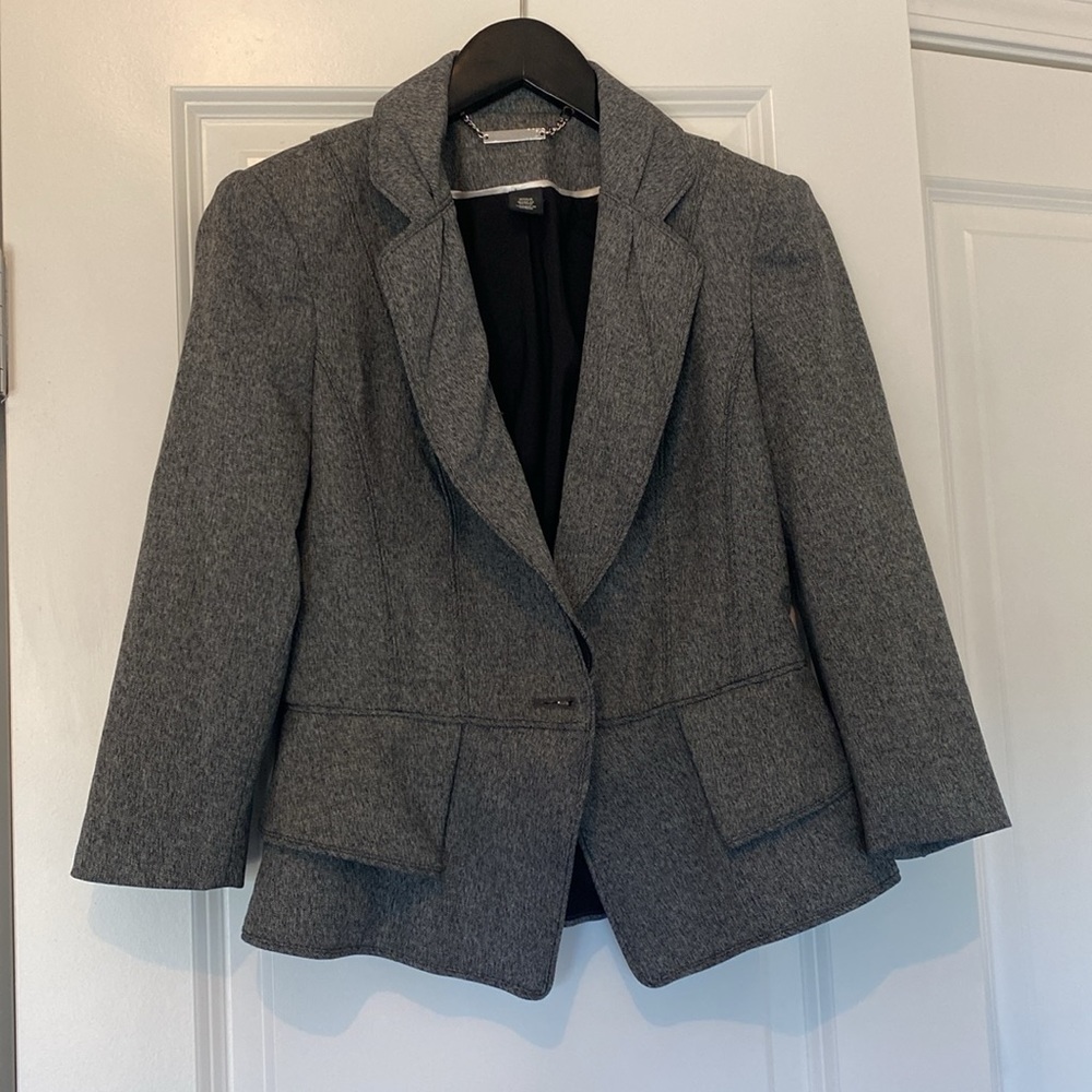 Three quarter sleeve blazer